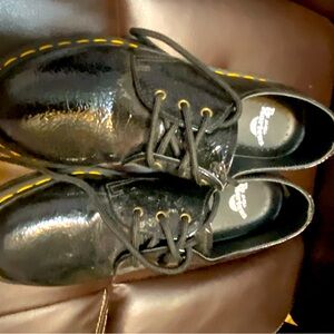 Dr Martens polished Black lace up low top Sz 9
